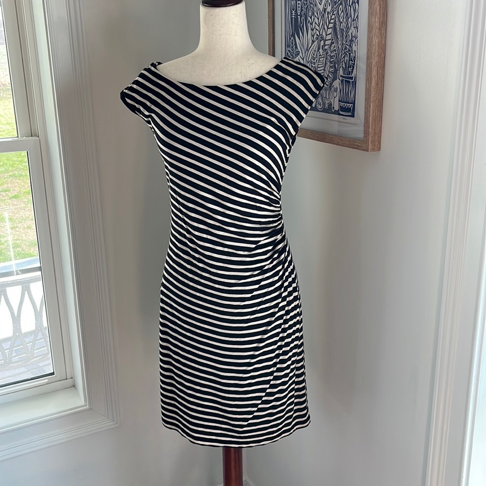 Cute Ann Taylor Loft fitted, lined, sleeveless striped dress. Size medium